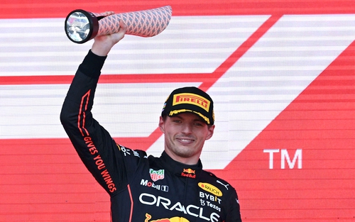 F1 chặng 8 - GP Azerbaijan: Verstappen vô địch, Leclerc ngậm ngùi