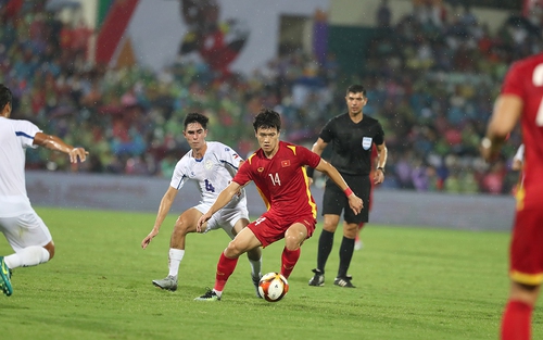 HLV Hoàng Anh Tuấn: "Hãy kiên nhẫn theo chiến thuật thầy Park"