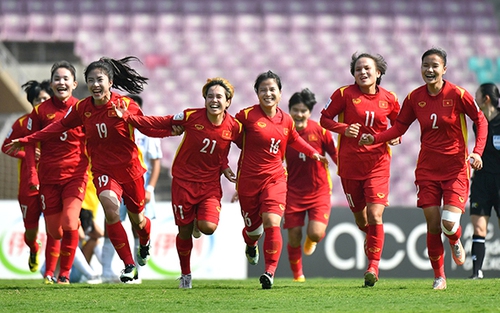 Bình luận viên Quang Tùng: 'Đừng để thành công chỉ như thoáng qua'