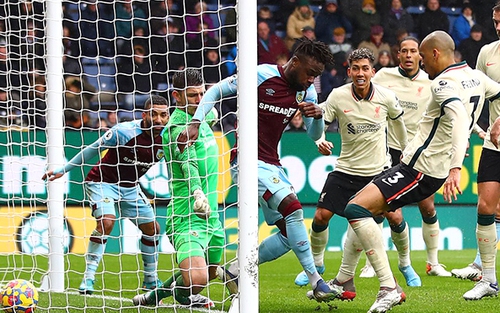 Ngoại hạng Anh vòng 25: Liverpool thắng nhọc, Tottenham lại thua