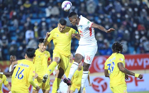 Vòng 1 V-League 2022: Khách lấn chủ