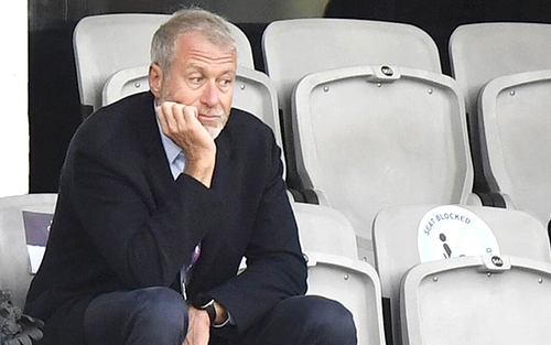 Roman Abramovich tuyên bố bán Chelsea: Ngày tàn của một đế chế?