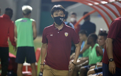 V-League 2022: 'Tẩm ngẩm' HLV Nguyễn Thành Công
