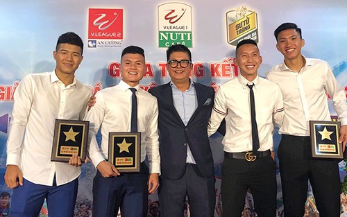 Người đại diện Nguyễn Đắc Văn: 'Đàm phán hợp đồng Quang Hải chưa kết thúc'