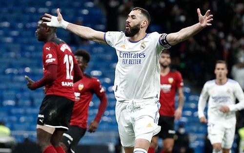 Benzema, thợ săn bàn đích thực của Ancelotti