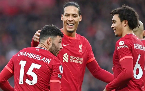 Ngoại hạng Anh: Liverpool níu hy vọng bám Man City