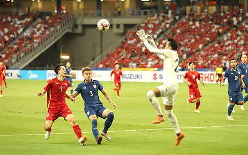 Bán kết AFF Cup 2021: Đứng lên, những chàng trai áo đỏ!