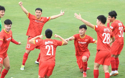 Vắng HLV Park Hang Seo, hai phó tướng 'đóng thế'