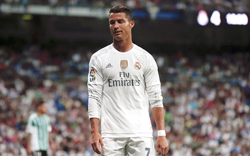 Cristiano Ronaldo bị tổn thương vì Isco