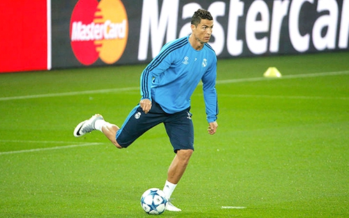 Cristiano Ronaldo ăn gì, tập thế nào để trở thành cầu thủ hay nhất thế giới?