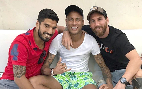 Chia tay Neymar rồi sao lại đòi quà, Barca?