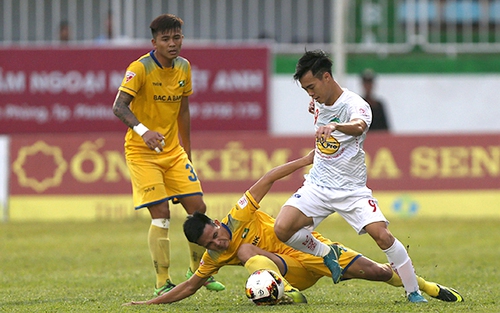 HLV Trần Công Minh: 'Các CLB cần giáo dục cầu thủ từ nhỏ'