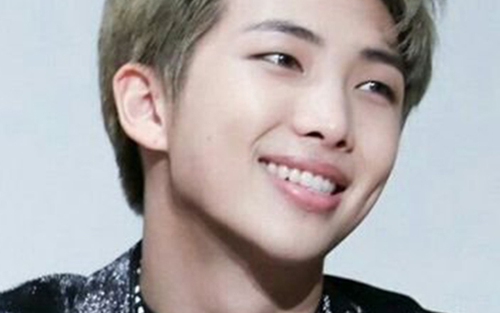 Fan 'điên đảo' khi nhìn những hình ảnh RM của BTS đằng sau sân khấu
