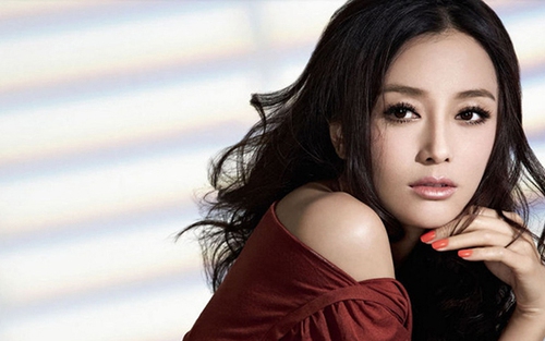 Tần Lam 'Phú Sát Hoàng hậu' cá tính trên tạp chí Vogue