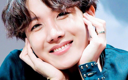 Ngắm J-Hope BTS trong những bộ trang phục vừa ‘sang chảnh’ vừa ‘khác người’