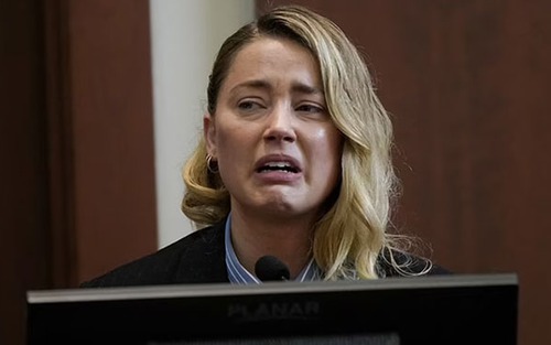 Amber Heard khai 'sốc': Johnny Depp đã khám người cô để tìm kiếm ma túy