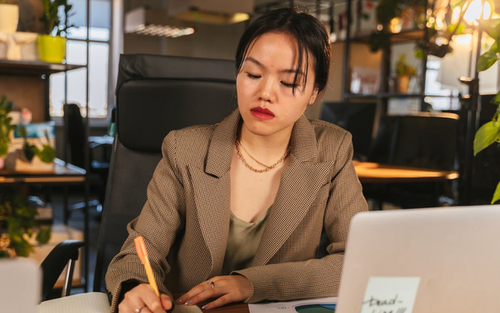 Đi làm quá áp lực, có nên nhảy việc khi còn vài tháng nữa là Tết?
