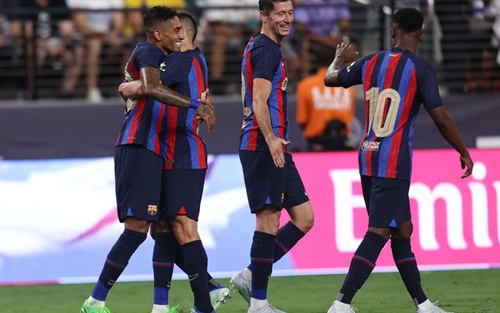 Raphinha lập siêu phẩm, Barca khiến Real ôm hận