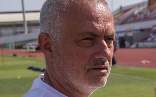 Mourinho xăm hình 3 cúp vô địch châu Âu