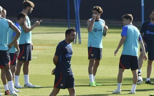 Xavi chưa thể cùng Barca đến Mỹ