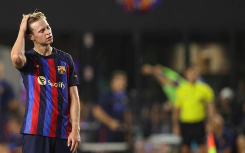 "Hành động của Barca giống như đang tống tiền De Jong"