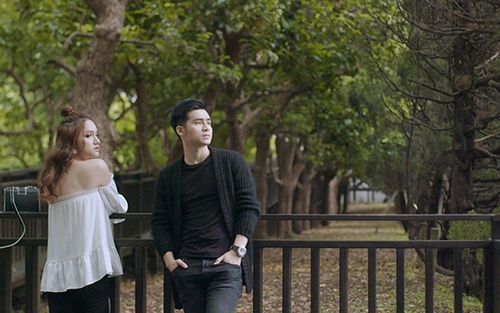 Hà Anh tình cảm với Hương Giang Idol ngay trước mặt người yêu?