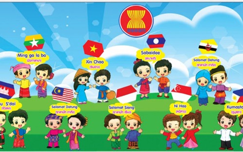 Thiếu nhi ASEAN khám phá phố đi bộ ngày 1/6