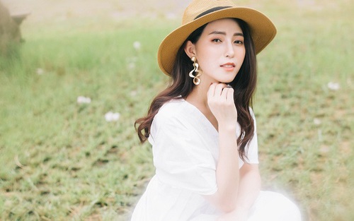 Quán quân The Voice 2018 Trần Ngọc Ánh 'lạc bước' làm người thứ 3 trong MV đầu tay