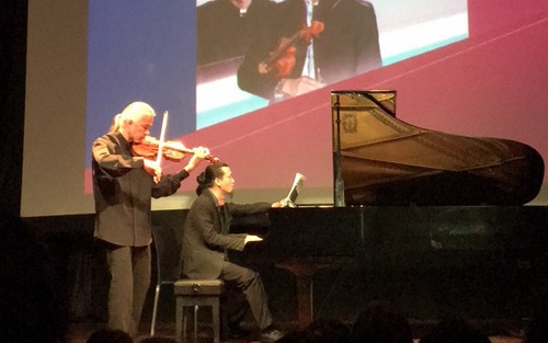 Violinist mang hai dòng máu Việt - Pháp Stéphane Trần Ngọc: 'Tôi đang về nhà!'