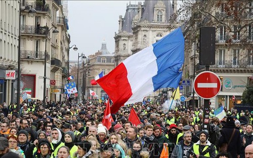 Pháp: Biểu tình của phe 'Áo vàng' biến thành bạo động, hơn 100 người bị bắt tại Paris