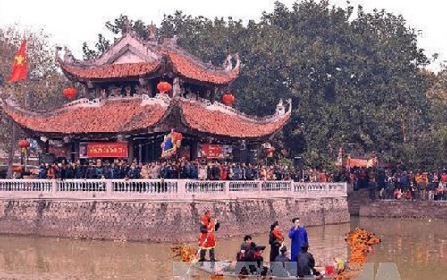 Du khách nô nức trẩy hội Lim, hòa mình vào không gian văn hóa Quan họ