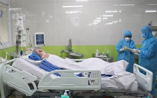 Phổi trái bệnh nhân phi công người Anh đã thông khí trên 50%