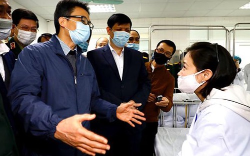 Phó Thủ tướng Vũ Đức Đam thăm các ca tiêm thử vaccine Nano Covax ngừa COVID-19 đầu tiên