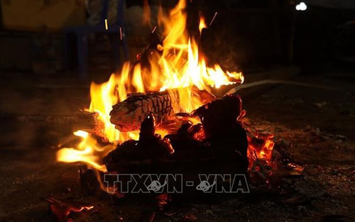 Ẩn họa từ việc sưởi ấm bằng than củi tránh rét ở vùng cao