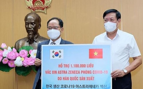 Tiếp nhận gần 2 triệu liều vaccine AstraZeneca do Ba Lan và Hàn Quốc tài trợ