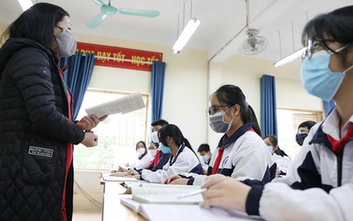 Học sinh lớp 9 thuộc 10 huyện ở Hà Nội trở lại trường học trực tiếp