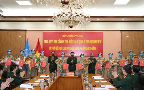 Trao Quyết định của Chủ tịch nước cho 12 sĩ quan làm nhiệm vụ gìn giữ hòa bình Liên hợp quốc