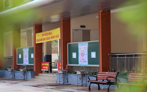 Từ ngày 6/12, Hà Nội tổ chức cho học sinh lớp 12 đến trường, học 3 buổi/tuần