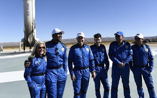 Tàu vũ trụ của Blue Origin kết thúc thành công chuyến bay thứ 3 đưa người vào vũ trụ