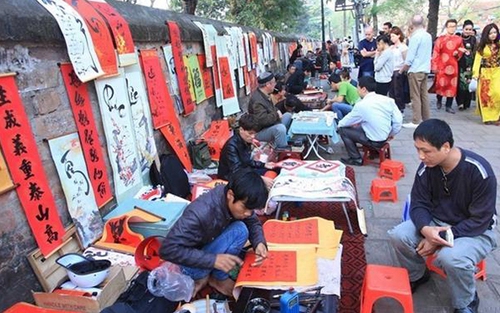 Tết Việt truyền thống thích ứng với tình hình mới