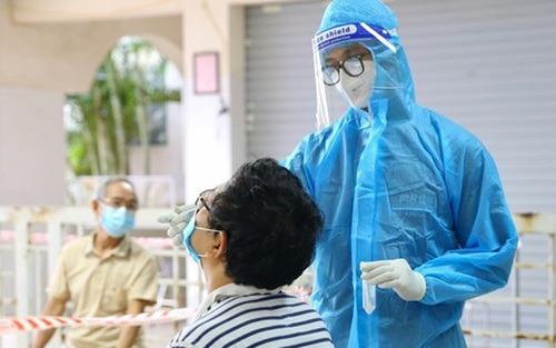 Cả nước có gần 1.700 ca mới, các địa phương đẩy mạnh tiêm vaccine Covid-19