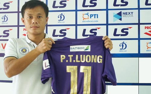 VIDEO: Thành Lương gia hạn hợp đồng 2 năm với Hà Nội FC