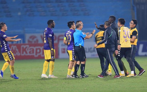 VIDEO: HLV Chu Đình Nghiêm bị cấm chỉ đạo, Hà Nội FC tổn thất lớn