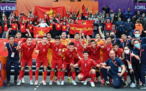 HLV Phạm Minh Giang về nước sau tuyển futsal Việt Nam