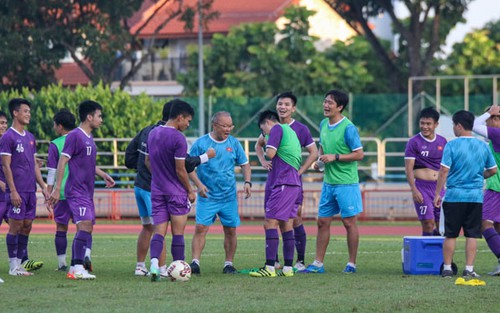 Nhật ký AFF Cup 14/12: Đội tuyển Việt Nam tổn thất lực lượng. Thầy Park thách Indonesia chơi tấn công