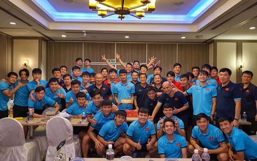 Nhật ký AFF Cup 25/12: Tiến Dũng và Đình Trọng đá bán kết lượt về