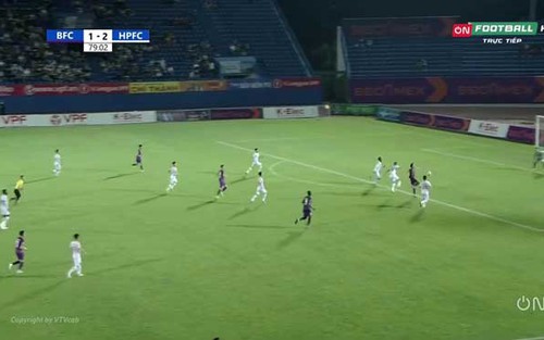 Trọng tài Mai Xuân Hùng bị phạt nặng vì phạt penalty 'tưởng tượng'