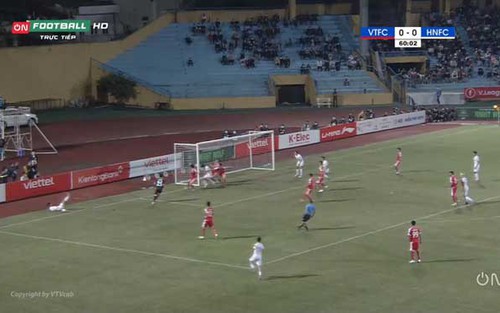 Hà Nội FC ghi bàn pha phối hợp đá phạt cực nhanh
