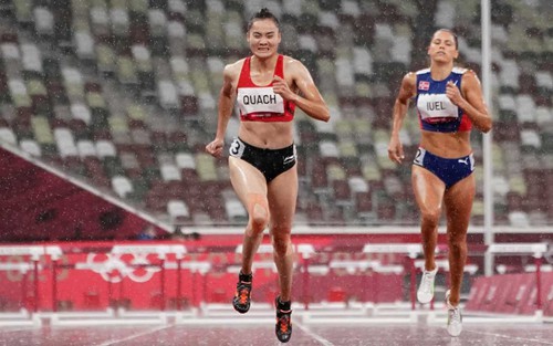 Quách Thị Lan thắp đuốc tại Lễ khai mạc SEA Games 31