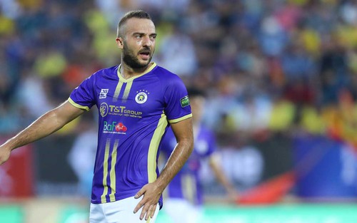Siladi dứt điểm kỹ thuật mở tỉ số cho Hà Nội FC